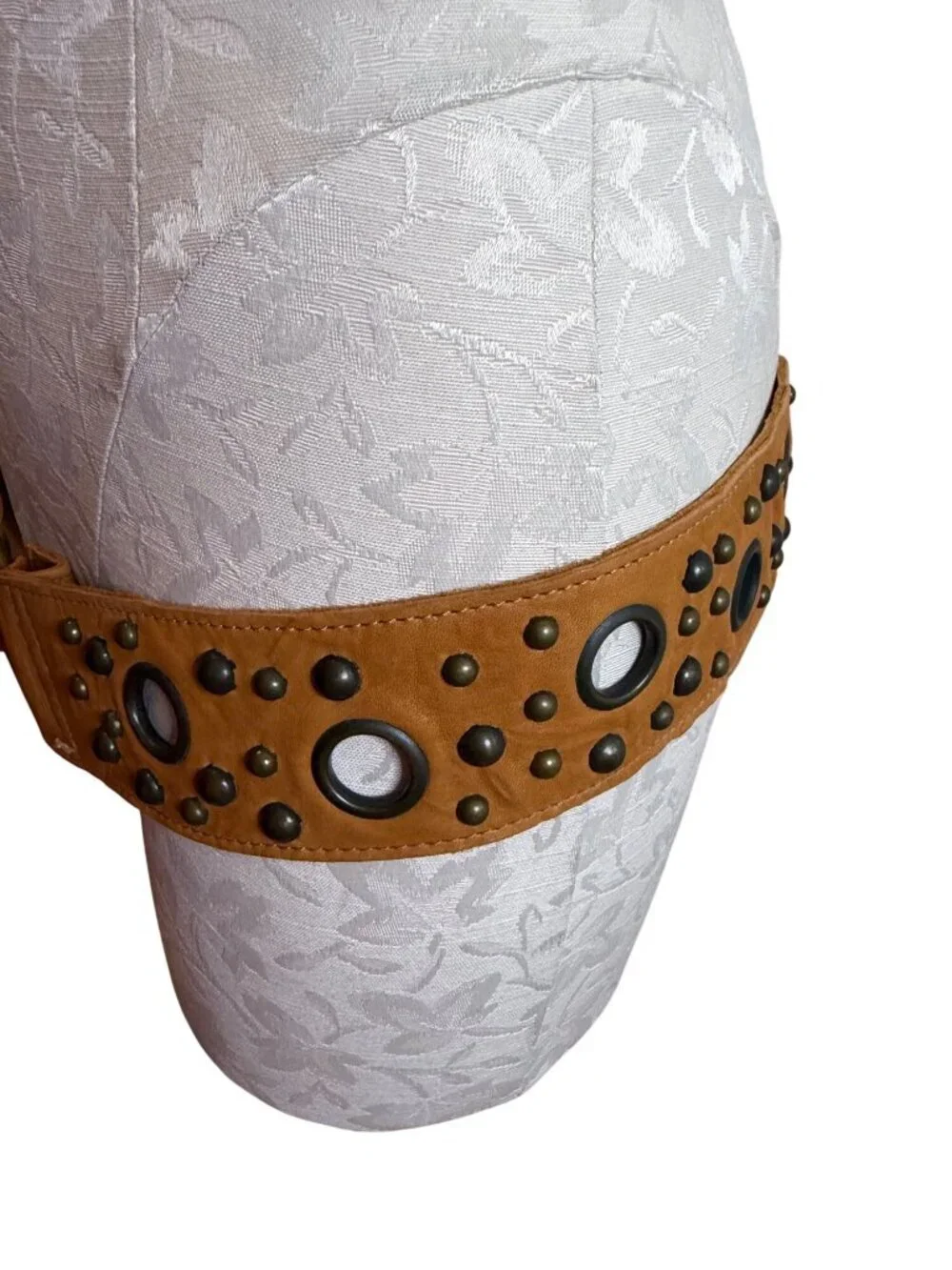 Treesje Womens Circular Metal Buckle Studded Hip Belt Size 36 inch Tan Leather